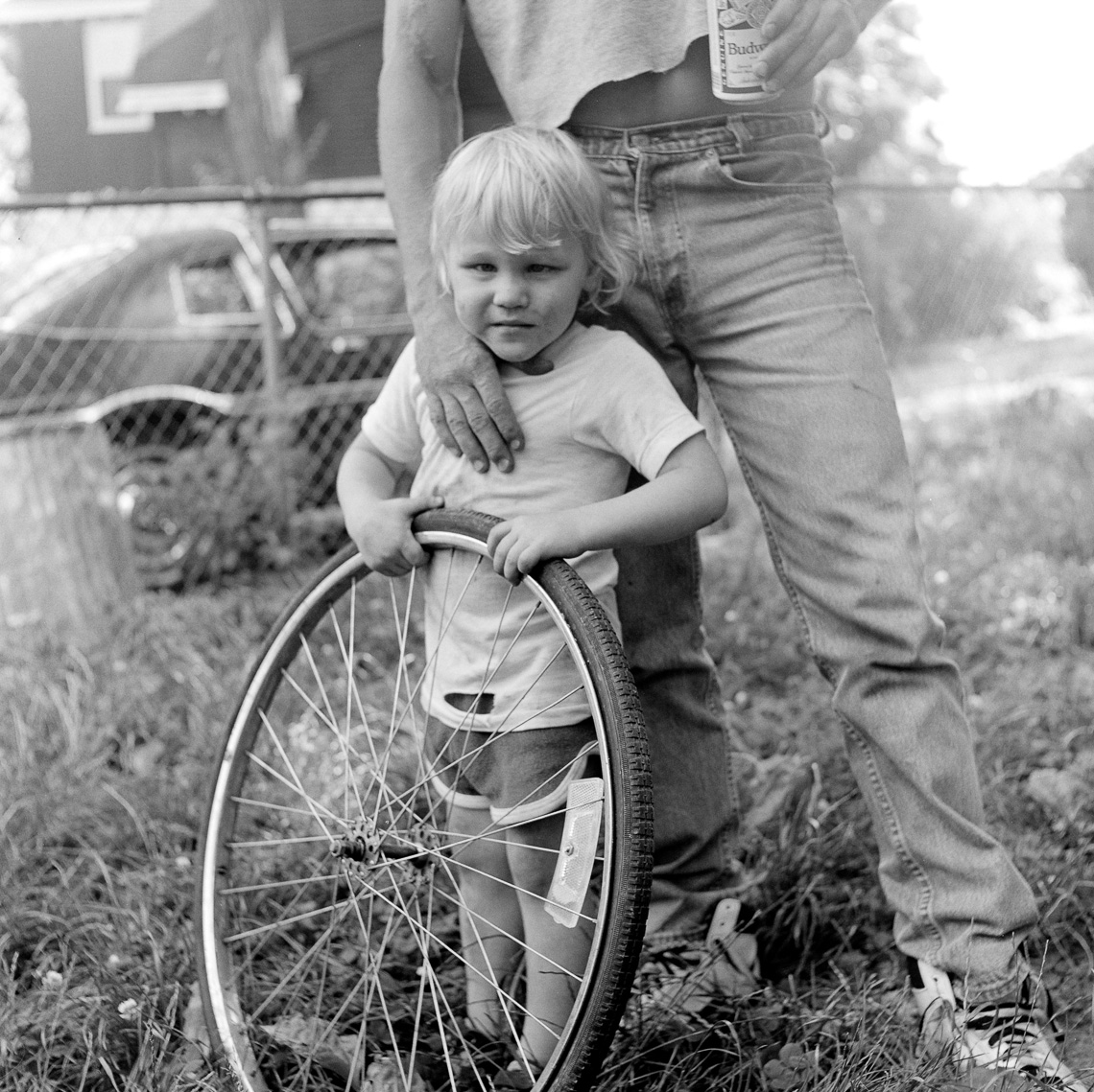 black-white-street-child-wheel