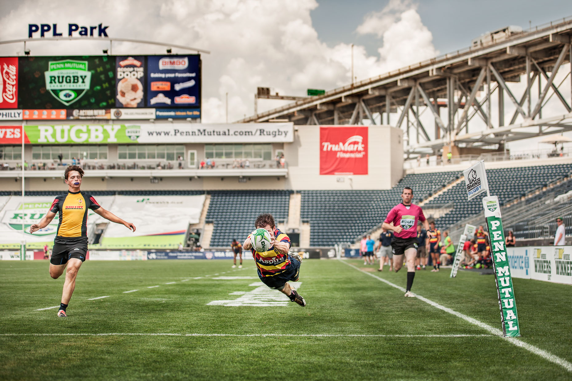 Rugby dive | Penn Mutual Philadelphia | Commercial