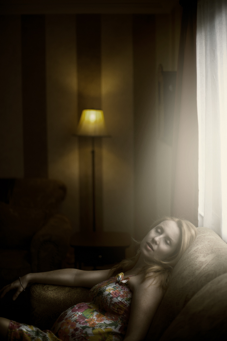 portrait-project-housewife-woman-couch-lamp