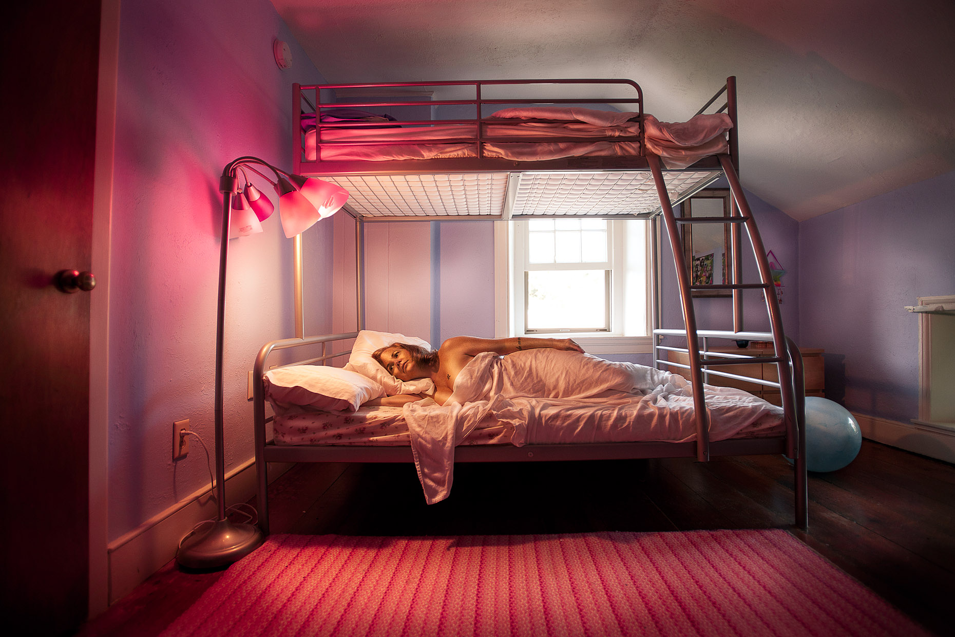 Housewife Melissa | Pink bedroom | Commercial