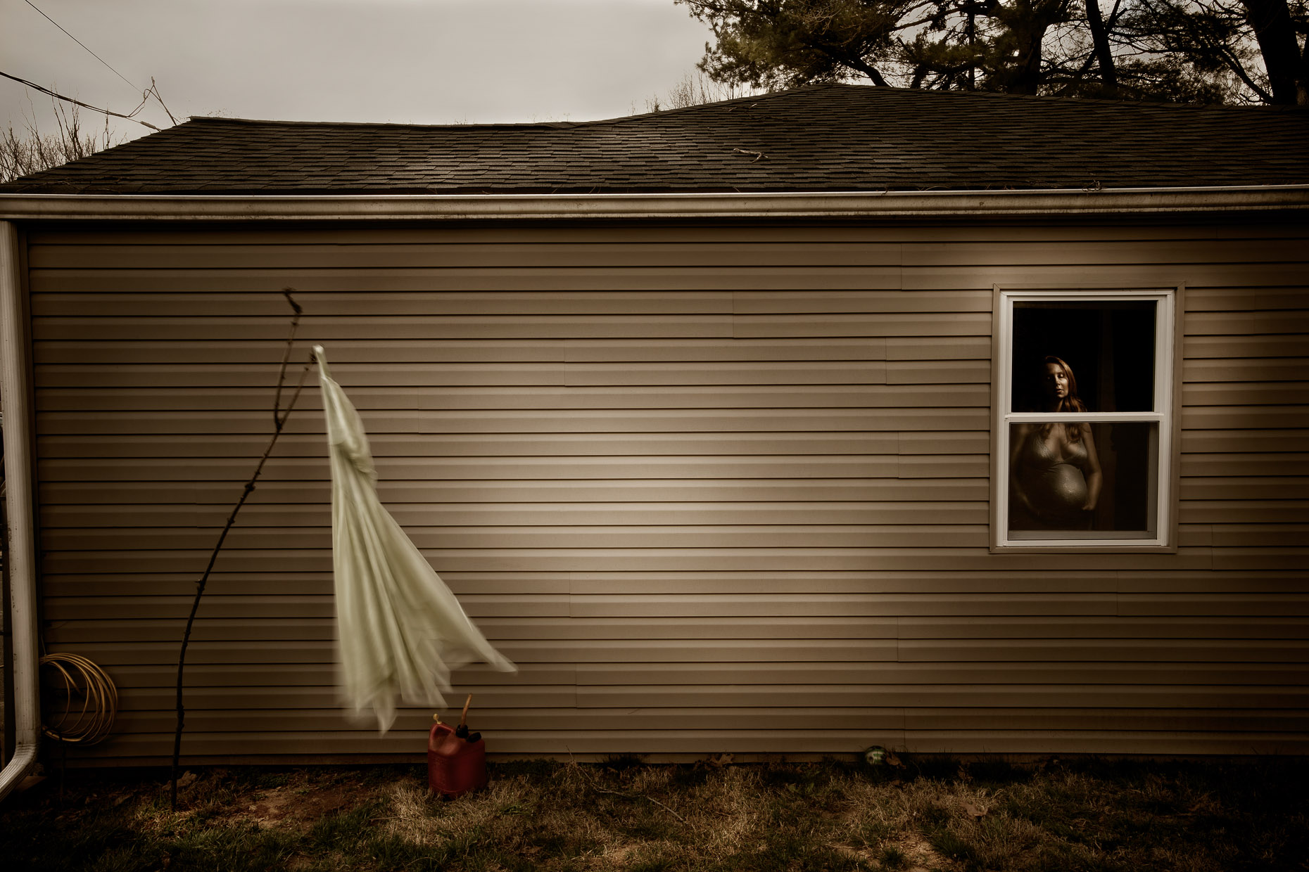 portrait-project-housewife-woman-window
